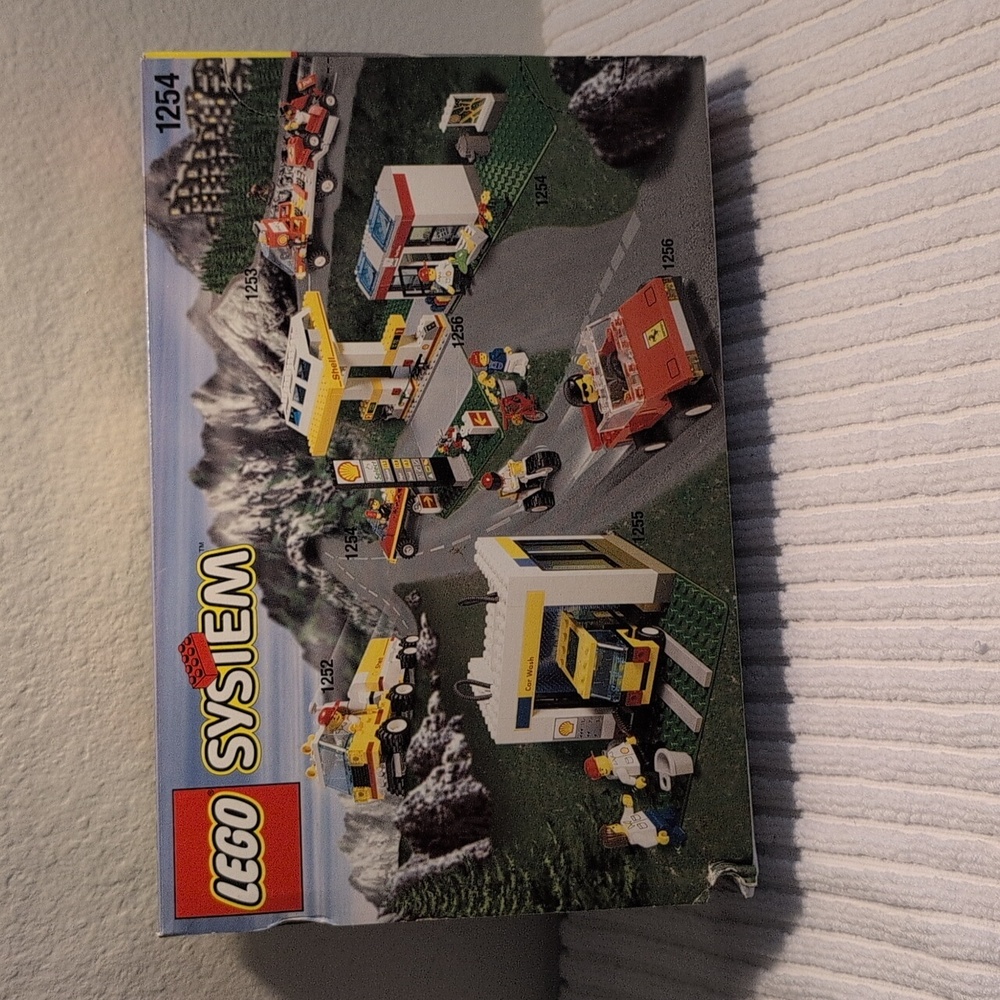 LEGO 1254 Shell Convenience Store 1254 - Picture 2 of 3